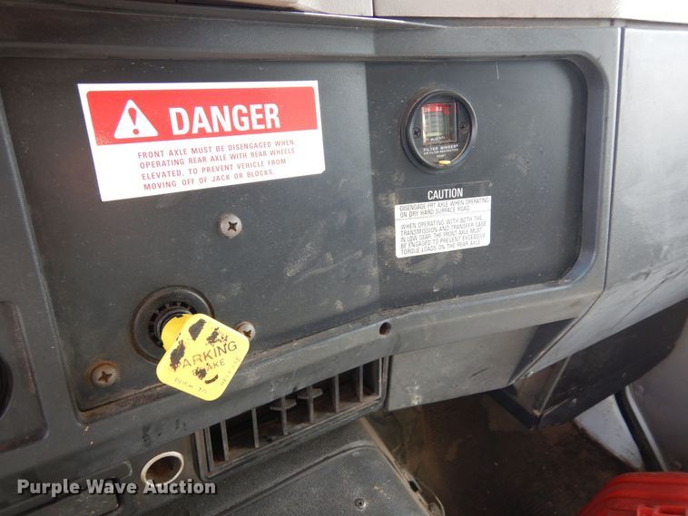 image for item DR1330 2000 International 4800  spreader truck