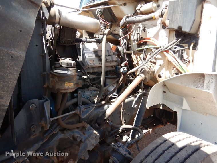 image for item DR1330 2000 International 4800  spreader truck