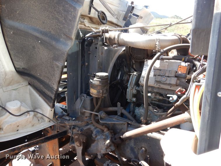 image for item DR1330 2000 International 4800  spreader truck