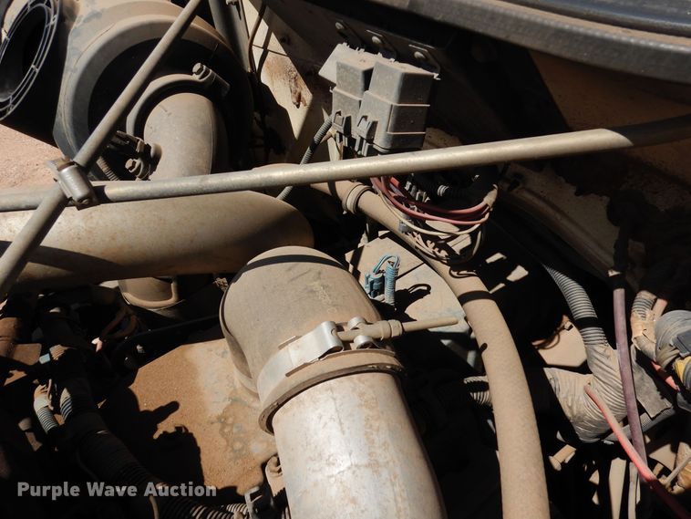 image for item DR1330 2000 International 4800  spreader truck