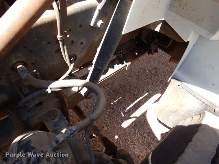 image for item DR1330 2000 International 4800  spreader truck