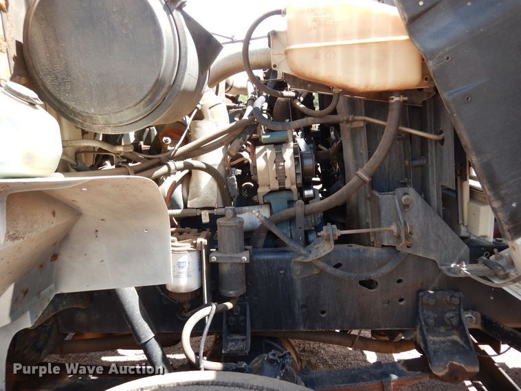 image for item DR1330 2000 International 4800  spreader truck