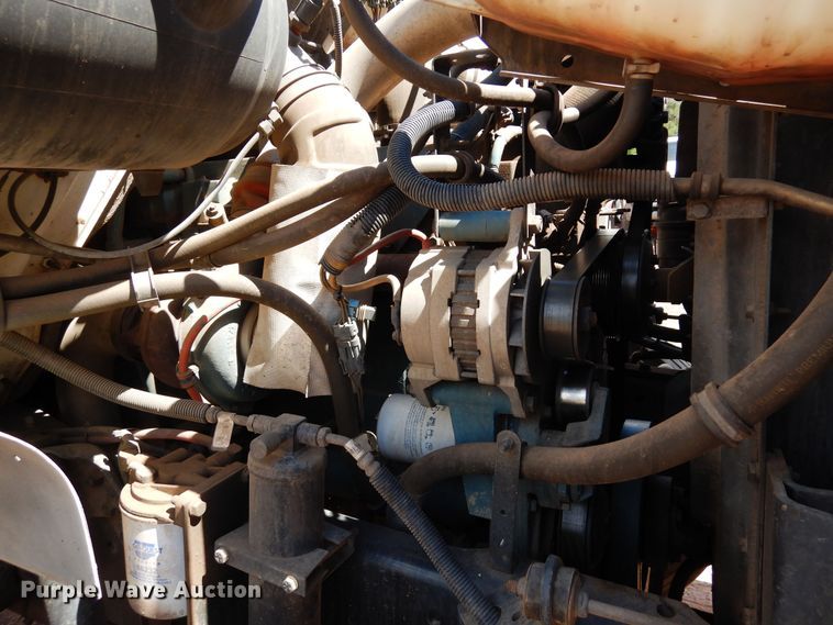 image for item DR1330 2000 International 4800  spreader truck