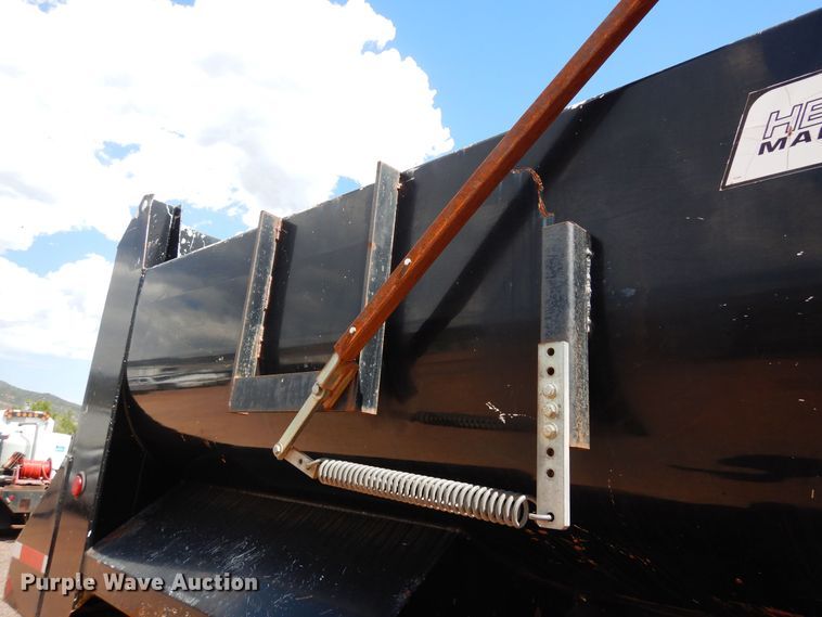 image for item DR1330 2000 International 4800  spreader truck