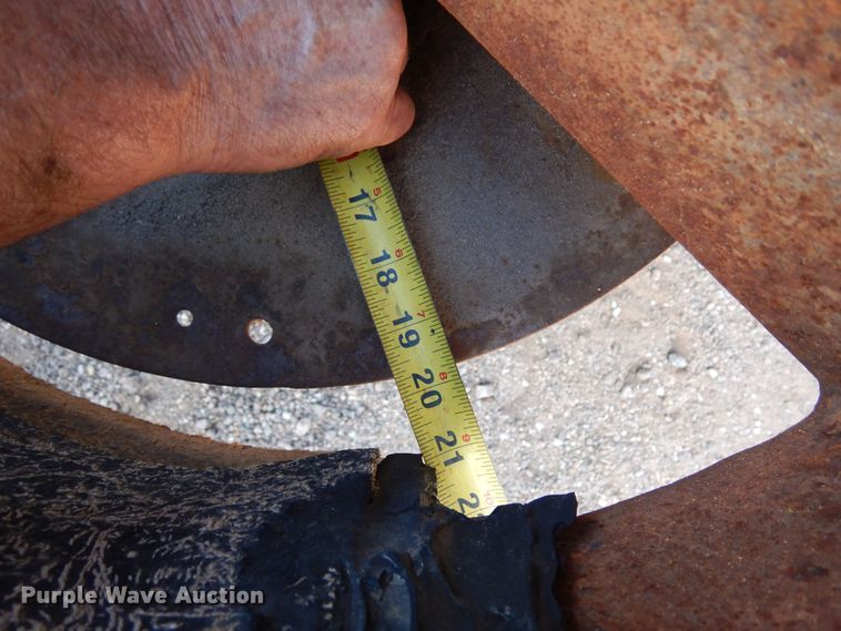 image for item DR1330 2000 International 4800  spreader truck