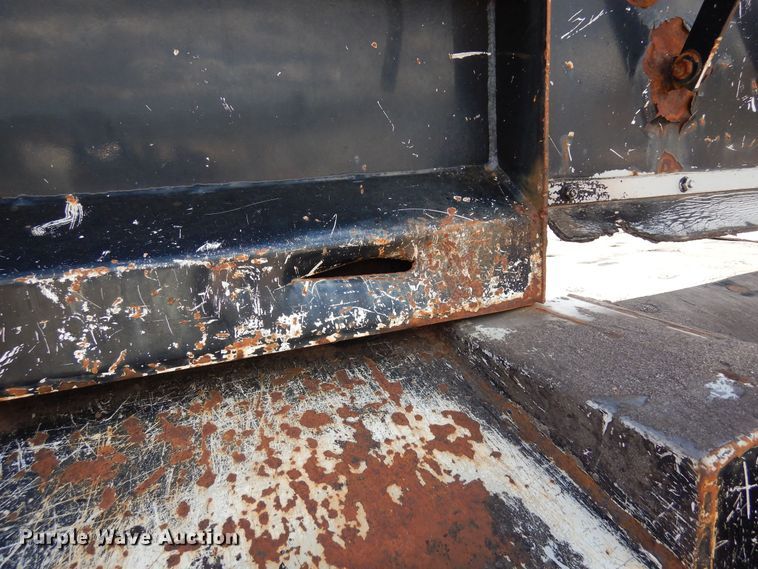 image for item DR1330 2000 International 4800  spreader truck