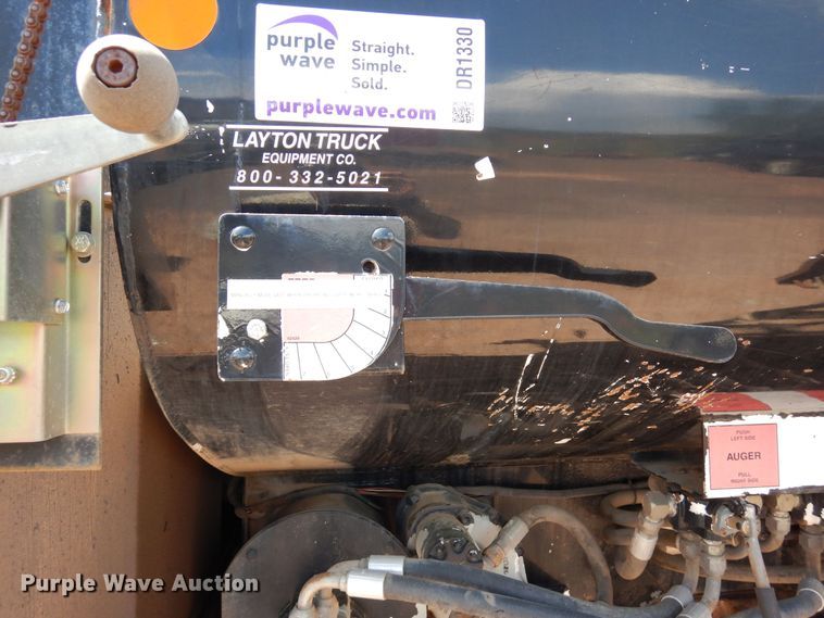 image for item DR1330 2000 International 4800  spreader truck