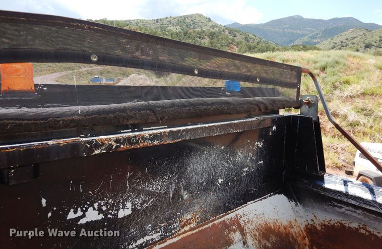 image for item DR1330 2000 International 4800  spreader truck