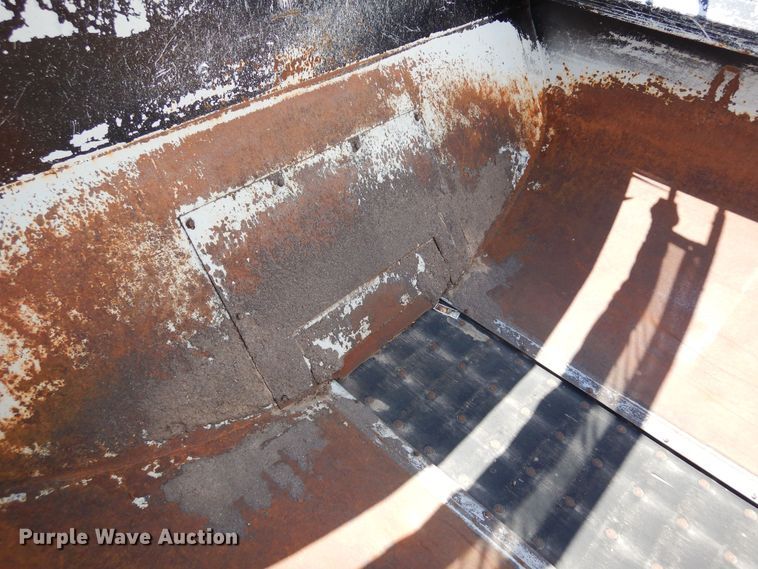 image for item DR1330 2000 International 4800  spreader truck