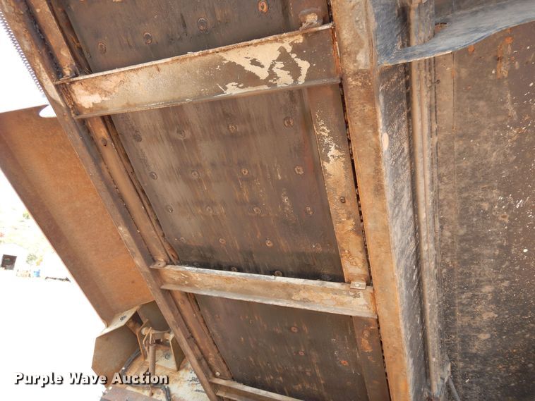 image for item DR1330 2000 International 4800  spreader truck