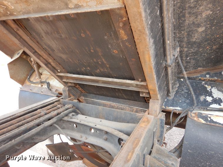 image for item DR1330 2000 International 4800  spreader truck