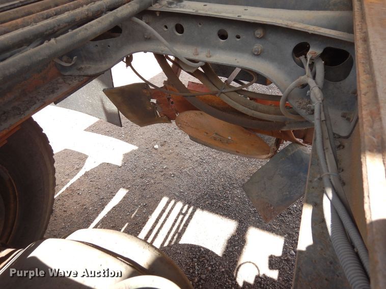 image for item DR1330 2000 International 4800  spreader truck