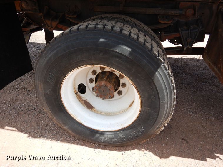 image for item DR1330 2000 International 4800  spreader truck