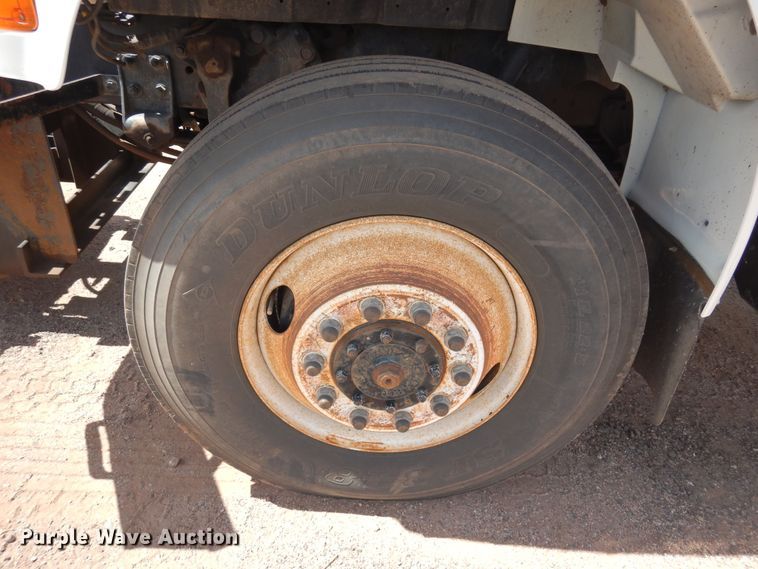 image for item DR1330 2000 International 4800  spreader truck