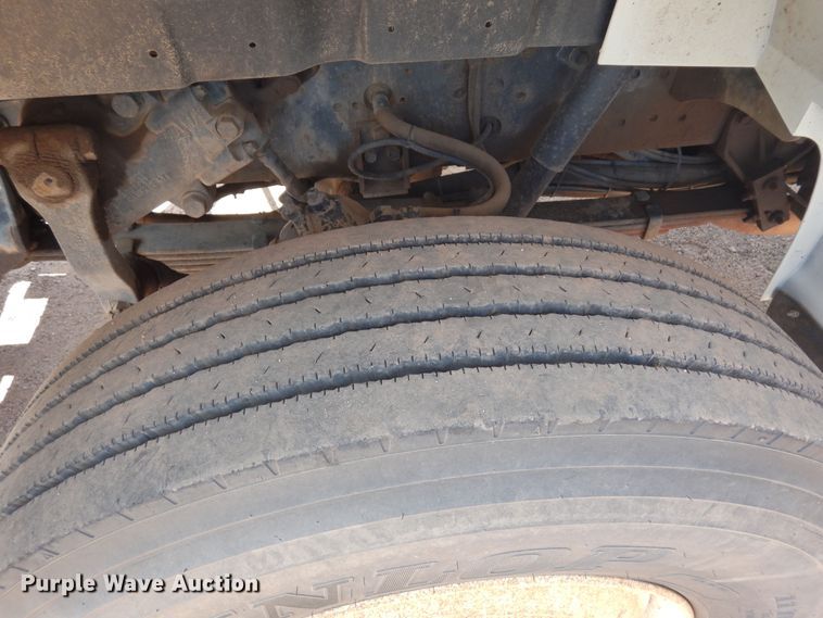 image for item DR1330 2000 International 4800  spreader truck