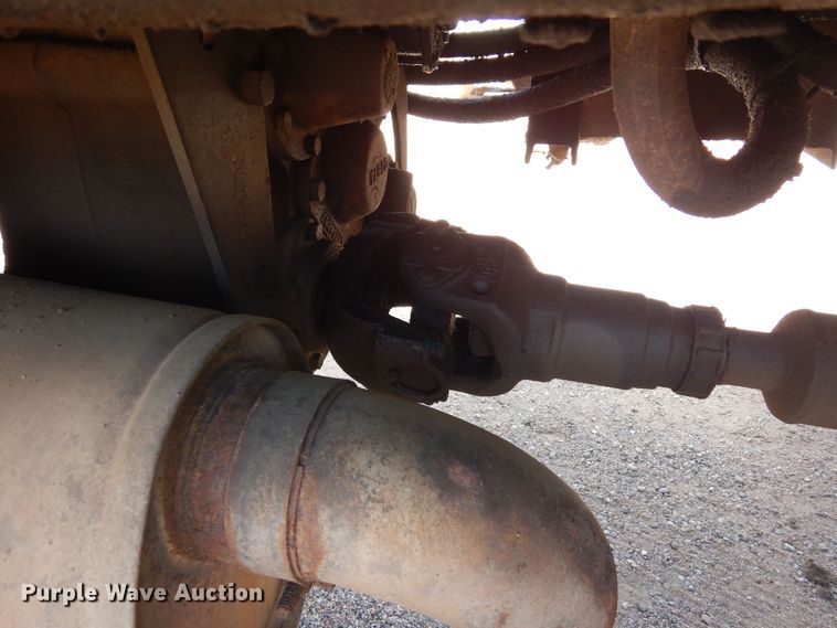 image for item DR1330 2000 International 4800  spreader truck