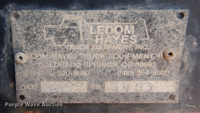 image for item DR1330 2000 International 4800  spreader truck