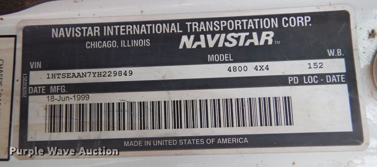 image for item DR1330 2000 International 4800  spreader truck