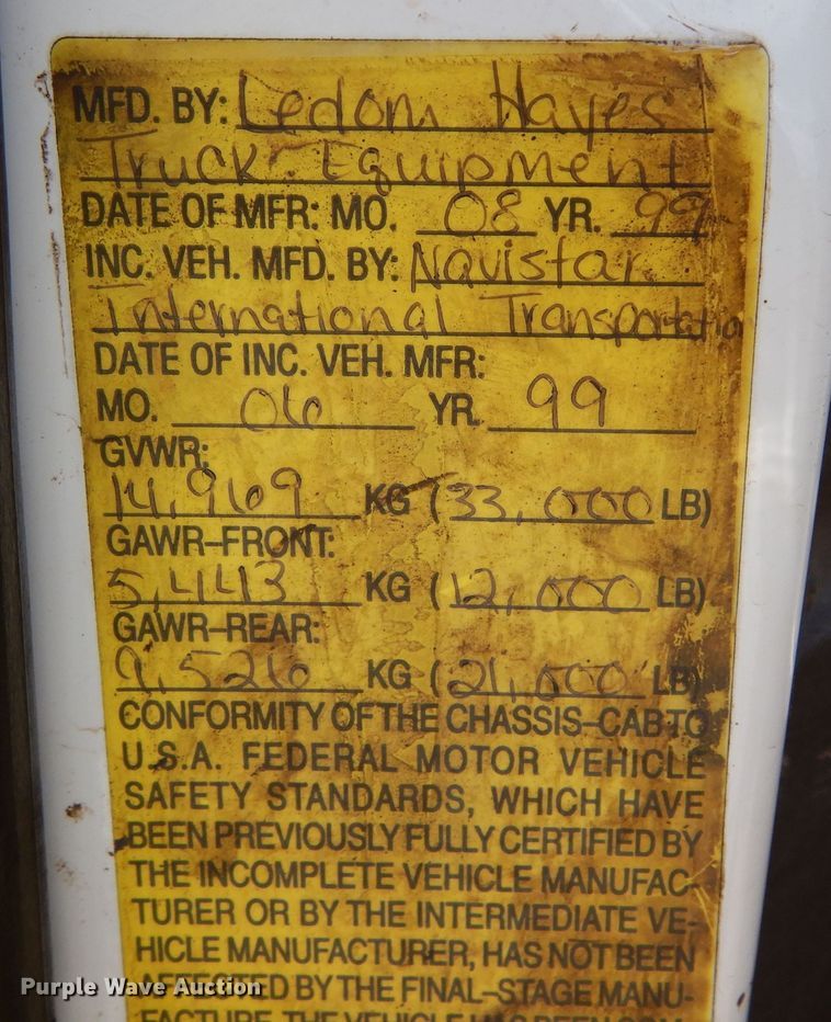 image for item DR1330 2000 International 4800  spreader truck