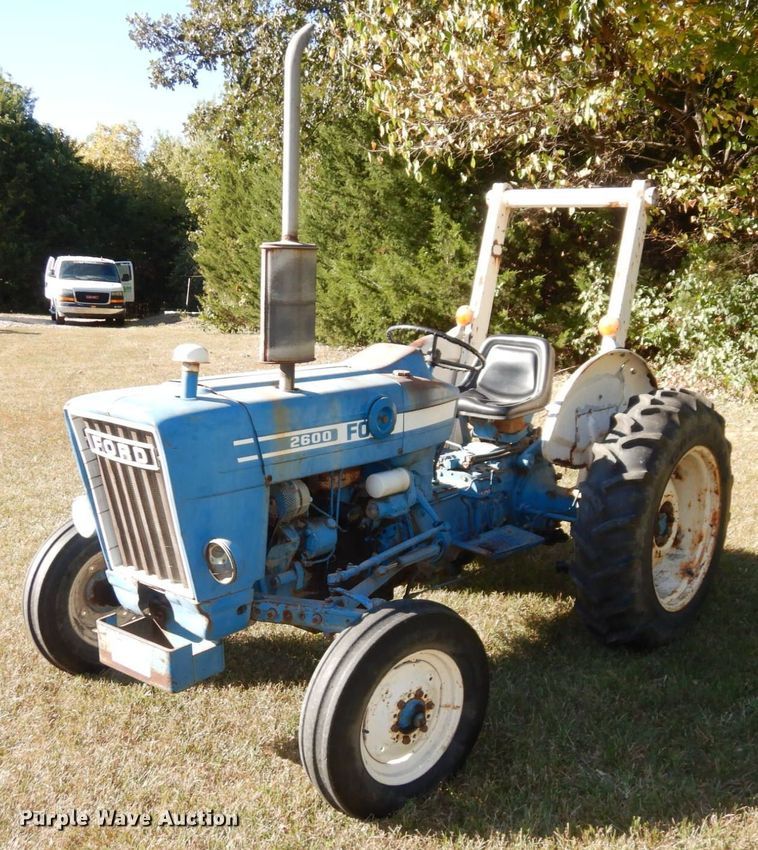 image for item DS1435 1977 Ford 2600  tractor