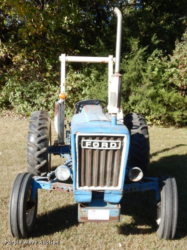 image for item DS1435 1977 Ford 2600  tractor