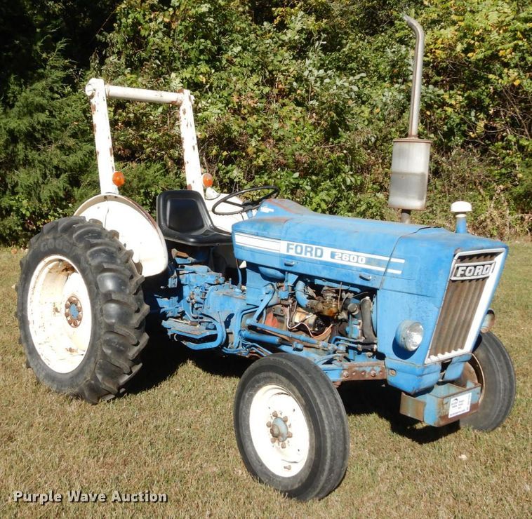 image for item DS1435 1977 Ford 2600  tractor