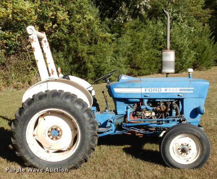 image for item DS1435 1977 Ford 2600  tractor