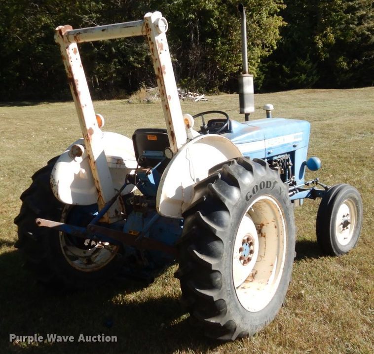 image for item DS1435 1977 Ford 2600  tractor