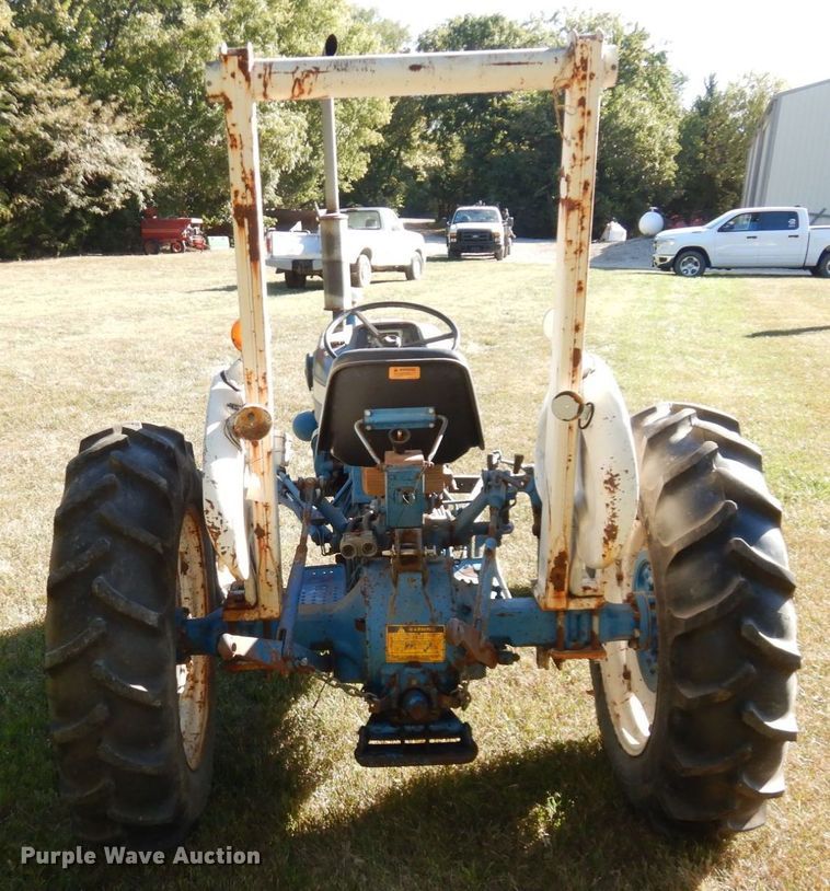 image for item DS1435 1977 Ford 2600  tractor