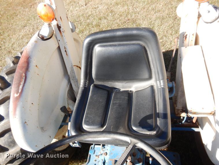 image for item DS1435 1977 Ford 2600  tractor