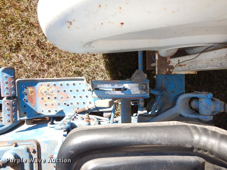 image for item DS1435 1977 Ford 2600  tractor