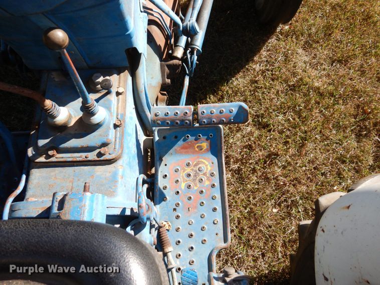 image for item DS1435 1977 Ford 2600  tractor