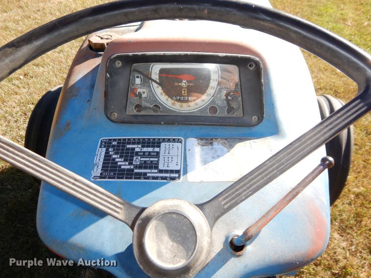 image for item DS1435 1977 Ford 2600  tractor