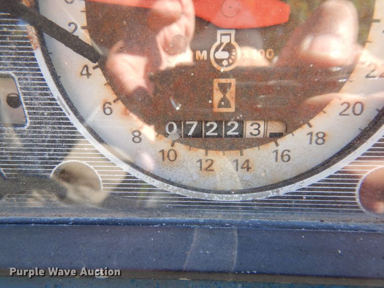 image for item DS1435 1977 Ford 2600  tractor