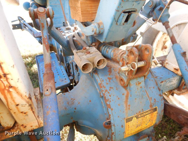 image for item DS1435 1977 Ford 2600  tractor