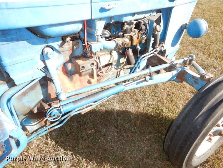 image for item DS1435 1977 Ford 2600  tractor