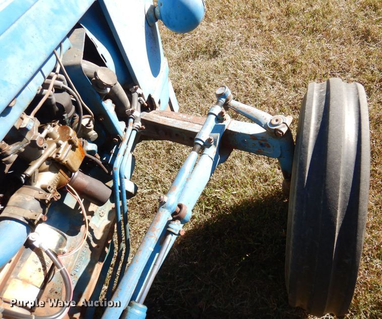 image for item DS1435 1977 Ford 2600  tractor