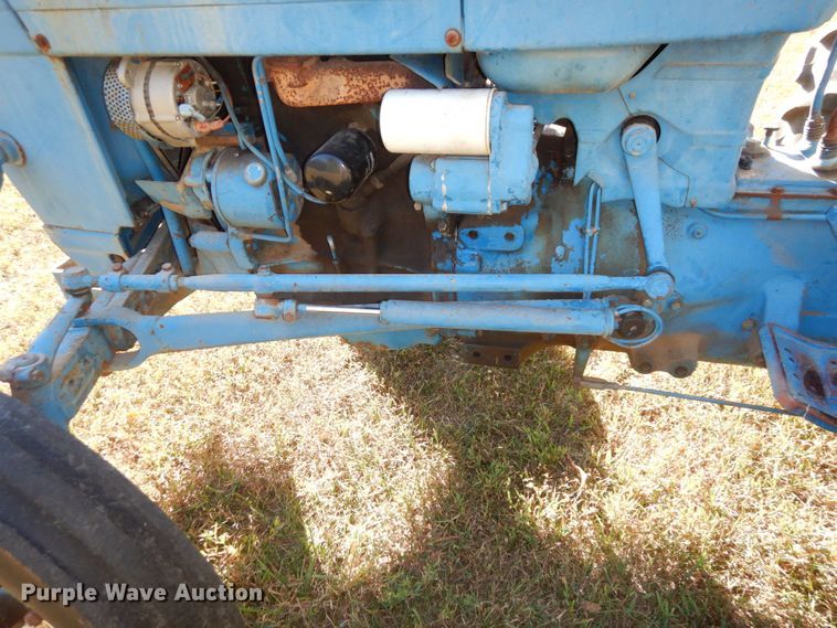 image for item DS1435 1977 Ford 2600  tractor
