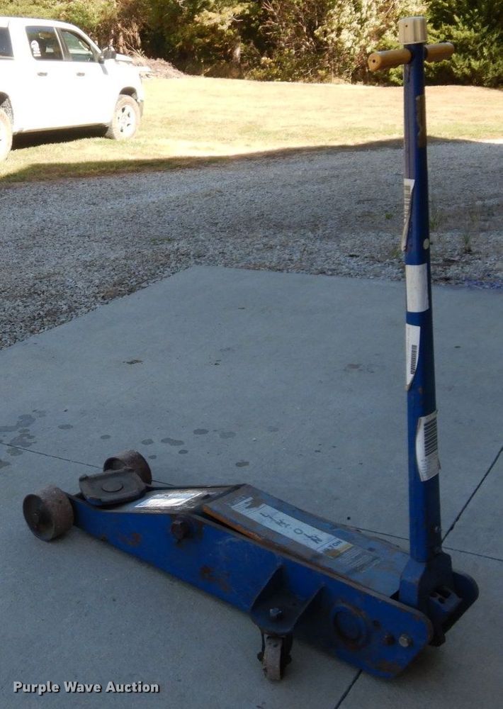 image for item DS1436 Lincoln MIL-660  floor jack