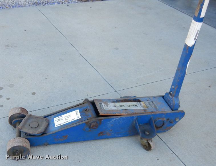 image for item DS1436 Lincoln MIL-660  floor jack