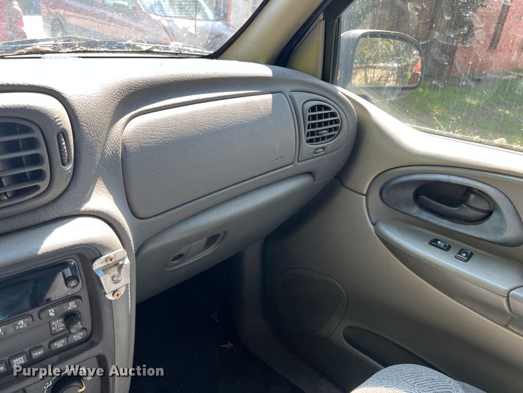 image for item IA9148 2004 Chevrolet TrailBlazer  SUV