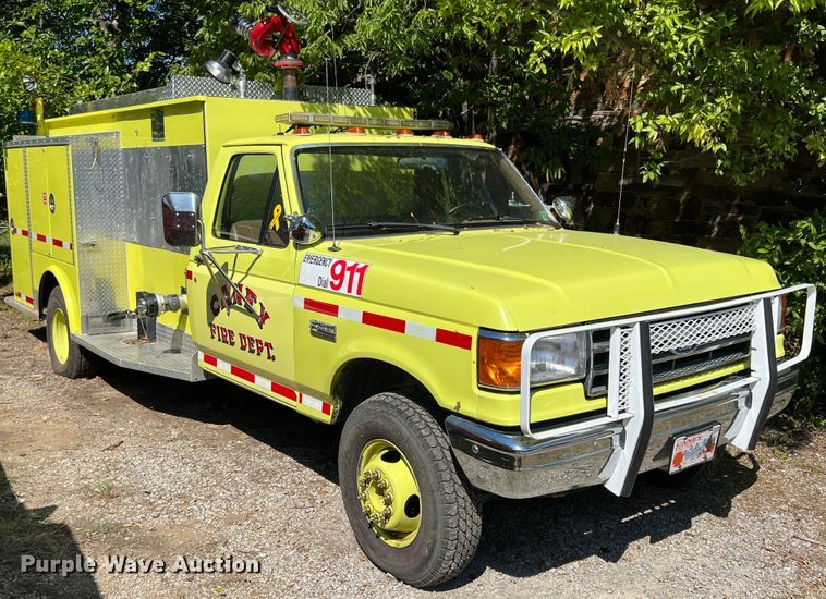 image for item IA9149 1989 Ford  F350 Super Duty  pumper fire truck