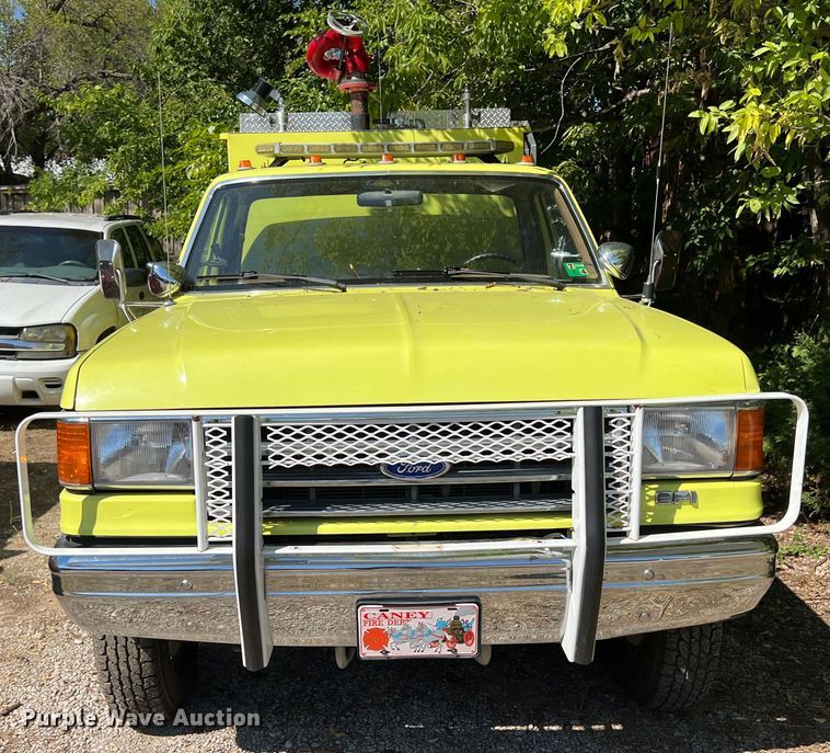 image for item IA9149 1989 Ford  F350 Super Duty  pumper fire truck