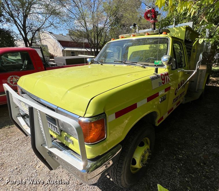 image for item IA9149 1989 Ford  F350 Super Duty  pumper fire truck