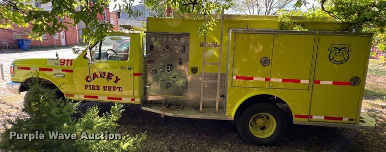 image for item IA9149 1989 Ford  F350 Super Duty  pumper fire truck