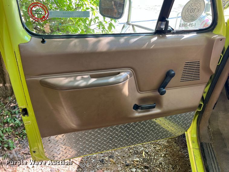 image for item IA9149 1989 Ford  F350 Super Duty  pumper fire truck