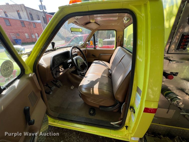 image for item IA9149 1989 Ford  F350 Super Duty  pumper fire truck