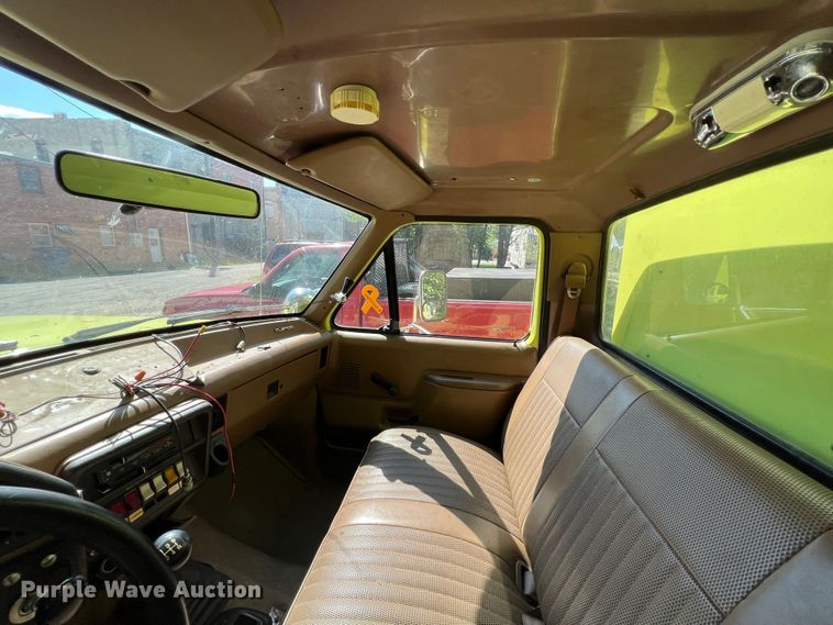 image for item IA9149 1989 Ford  F350 Super Duty  pumper fire truck