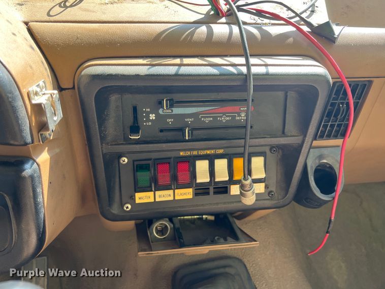 image for item IA9149 1989 Ford  F350 Super Duty  pumper fire truck