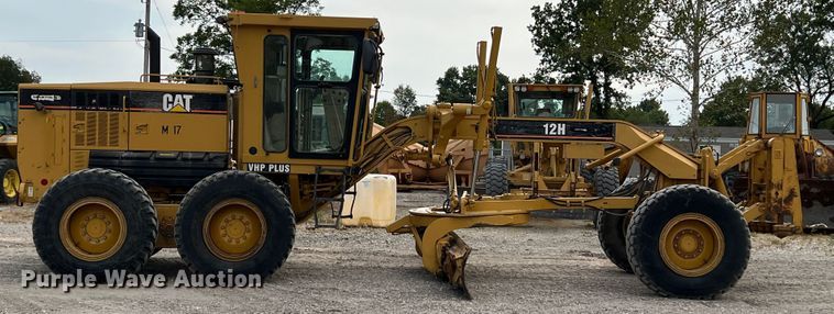 image for item IA9193 2004 Caterpillar 12H  motor grader